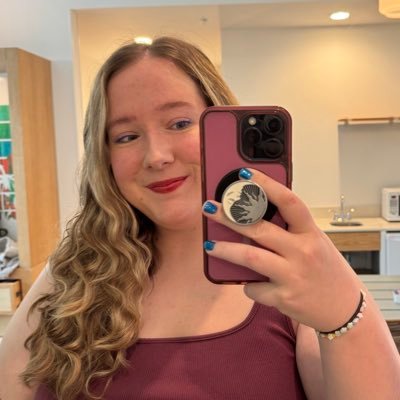 ssydneyyyyy's profile picture. one night a few moons ago.. • she/her