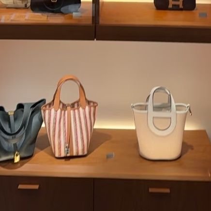 zhangshuoqing1's profile picture. 