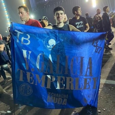 dejando la vida donde mande la ocasión,
se explica solamente con el corazón 🏴