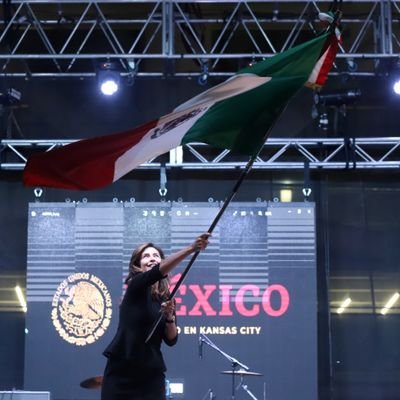 Cónsul de 🇲🇽 en @ConsulMexKan/ Diplomática #OrgulloSEM/ Internacionalista #OrgulloUNAM/ M.A. Development @issnl/ madre de 👬👬/ esposa de rockero 🤘