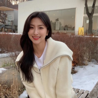 DuaMai21055's profile picture. 🇺🇸 “I am passionate about many things and proud to call the United States my home.”