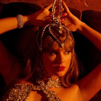 “Entre um verso da Taylor e minhas paranoias, vou vivendo 💆🏼”