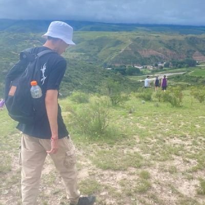 Lesbiano Desarrollador Web💻, emo, twink y evangelizador libertario. Terapias de sanación. Compañía en tu proceso de duelo hacia la paz y el desapego socialista