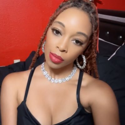 Your Future Fav YouTuber 🎥📱YT: TheeMelMarie ♣️ I Joce Baddddd So Don’t Take Me Seriously 🥴😂 A Walking Snack 😋