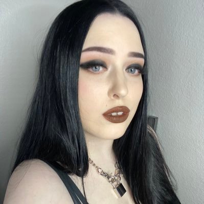 ✨ soft n' curvy • i have folders for sale & i offer customs! my DMs are for buying content only!! want to talk? subscribe below ⬇️