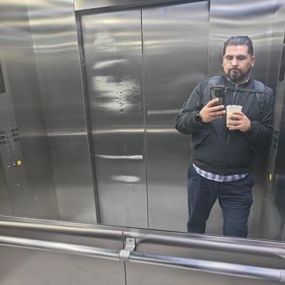 Algunas veces ganando, otras veces perdiendo pero siempre animado. 🇲🇽 ♉
✈️ en formación!!!
100% Politécnico