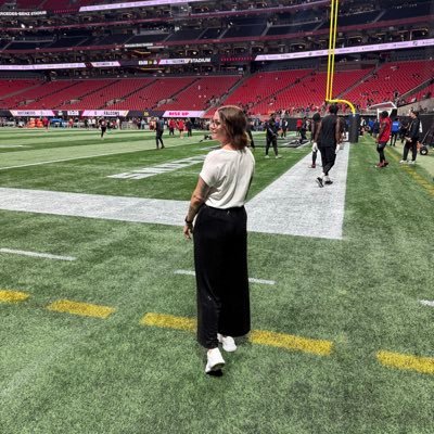 🏈 from the perspective of a female sports journalist | Writer for the @AtlantaFalcons in 🇩🇪✍️ | 🎙️Co-Host and Commentator @GFLinfo