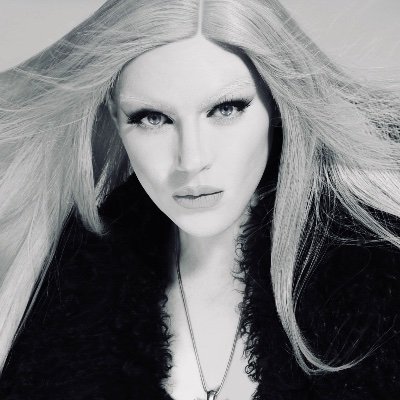 Artist 🎨 Beauty Expert 💄 Product Designer and Founder 🌈 Winner of the You Generation 🥇 @lgbtjhournal 🌿 @beautyjhournal 🌍