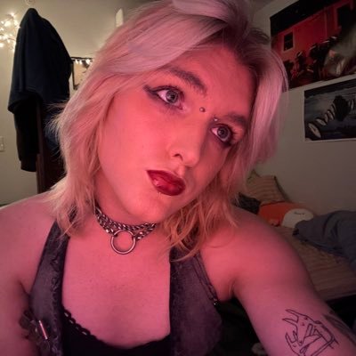9+10 / estrogenated girl thing / photographer and video editor / SFW always ★