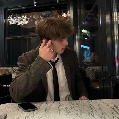 ⠀⠀ ،،̲,「 ½ 」
ㅤㅤ ❪⭒❫ㅤ𝕸𝖚́𝖘𝖎𝖈𝖆 𝐲 𝖋𝖎𝖑𝖔𝖑𝖔𝖌𝝸́𝖆 ﹕ siempre es hoy
#⃞ rol / larkstone ‹‹ 𝅄𝅄