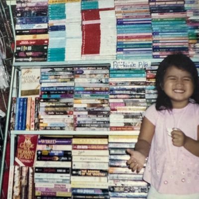 luaslibrary's profile picture. reading, learning languages, and appreciating the beauty in the mundane 𓇼