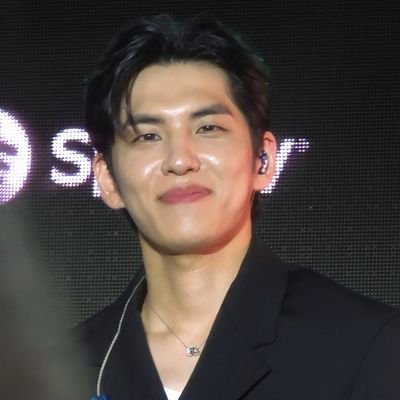 3n 마데 5기 필손이라고 해요. 데이식스 데뷔부터 앞으로 쭉 사랑할거구요. 벅참토끼 조금 더 아끼는데 데식이들 다 좋아요. 데이식스랑 추억들 = Highlights