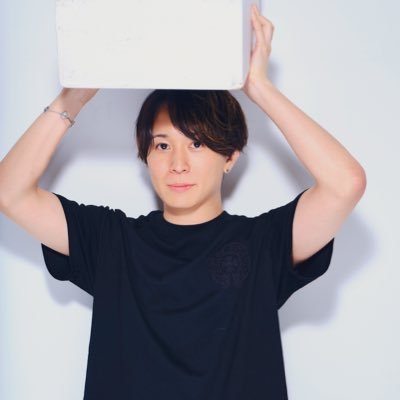 ベンチャー企業の新規事業室でフィットネス領域のPdMやってます。 サラリーメンとして働く傍ら、10年以上フリーのデザイナーとしても活動。 toCアプリの立ち上げやグロースに関わり、PdMとしてIPOも経験。現在はフィットネス業界の「トレーナー価値向上」に本気。 筋トレとゲームが生きがいです。よくふざけます。