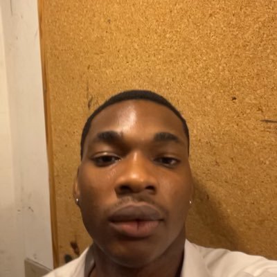 saycnxx's profile picture. i have no desire to be seen.