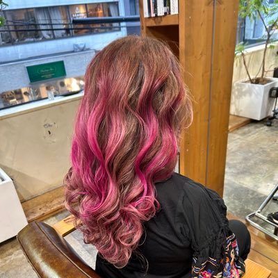 snowflakes9all's profile picture. アイドルにﾐﾘも興味なかったのに23年に突然ハマった大人スノ担です⛄️スフレとお呼び下さい😘アイコンは自分の後姿｡結婚までは歌で生計を立ててました🎤今は関西で40人規模のゴスペルクワイアの代表＆リードボーカル＆歌唱指導やってます🎙️娘2人｡舘さくラウ愛強めですが9人全員大好き😘ヘッダーは @me__eeco様