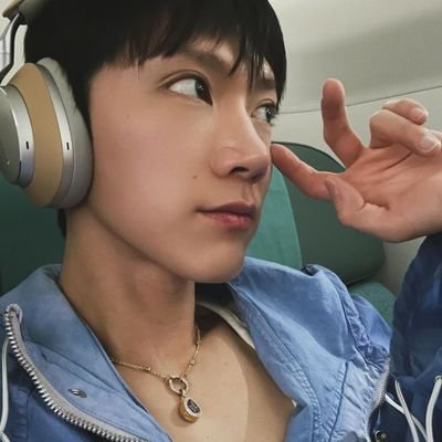 seobten's profile picture. 4 bands 3 joints and 2 oiled up naked kpop men in my bed #1lesbianalpha