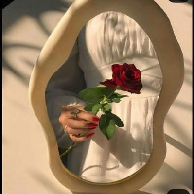 وراء ڪُل أمرأة عظيمة تجارب جعلتها أقوىٰ 🤍.