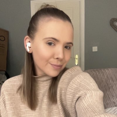 kerrreyxox's profile picture. book girly at heart 🖤🍒🌸🫧🫶🏻🧋🌌