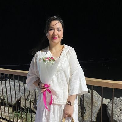 هایدی پیرسون هستم،دخترِ کوهستانهای ِ آلپ⛰️،مامان مخمل و پاشا هستم☺️
