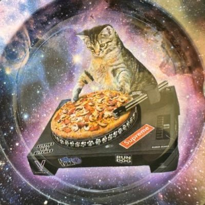 spacetimeroller's profile picture. ❤️