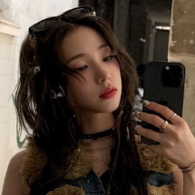 with yu 411% #유지민은봐라 (fan account) || “And if KARINA said to do it, then you do it honey”