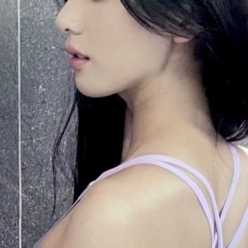 cuiguaiyi's profile picture. 大三体育生，纯日常，好女孩的另一面，现实里社恐，不加v不加q不约p不见面不视频不语音不谈任何推广。 不是一直挂在这里，时不时发点日常上来看看聊几句。