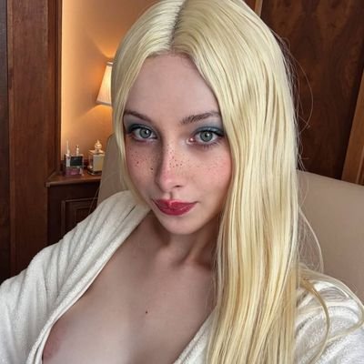 ladyboyriyald00's profile picture. Am available