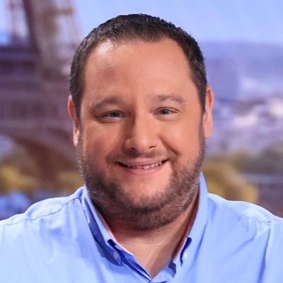 Journaliste Culture BFMTV - Chanteur de salle de bains - Sujets, reportages Culture 🎶 ; Chroniques « Info Culture » l BFM Première (WE) #LesSecretsDesTubes
