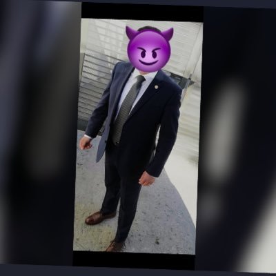 Oficial de seguridad ejecutiva. Antes en protección a funcionarios. Aquí saco mi lado más guarro. En Facebook soy fresa y amante de la lectura.