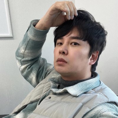 mamajojomo's profile picture. 저는 서울에서 왔어요!👋 현재 의상 디자인 업계에서 일하고 있습니다.✏️
만약 당신도 의상 디자인을 좋아하신다면, 꼭 저를 팔로우해 주세요!😊
의상 디자인 관련 분야에서 일하는 친구들과 만나고 싶어요.🤝