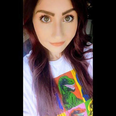 🕸Connoisseur of Movies | Witty. Witchy. Weird. Wallflower | A Collector of All Things Nerdy | True Crime/History Docs | Movie Scores on repeat 🎶 | #LFC ⚽️