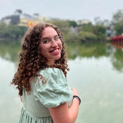 Licenciada em Fisioterapia e Doutorada em Procrastinar 💚 1906 🦁