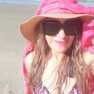 Entiéndeme. No soy como un mundo ordinario. Tengo mi locura, vivo en otra dimensión y no tengo tiempo para cosas que no tienen alma. 💞
NO DM 🚫 NO PORNO