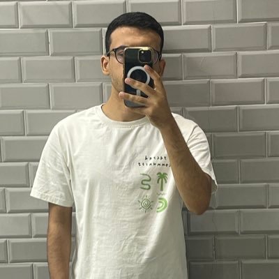 امي تملك اجمل ضحكة على وجه الأرض، امي إمرأة عظيمة افتخر دائماً بكونها أمي