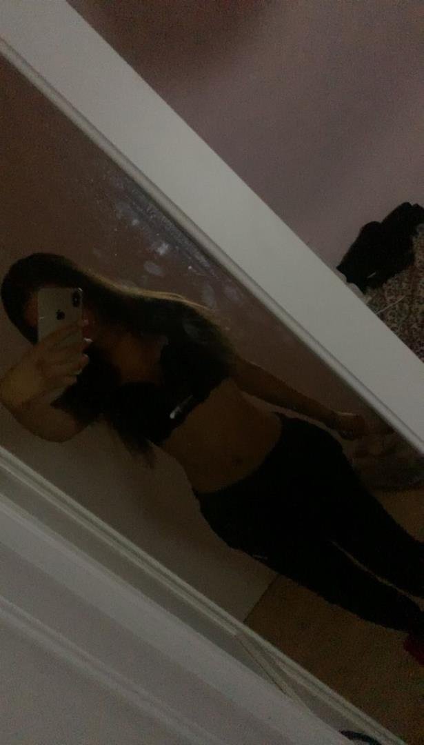 Cecilia_Fletch's profile picture. This is just my spam page... Please support my main page @GanabriaSummer