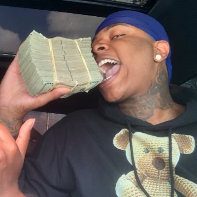 AutHentiC Self 💯 Down SoutH Hustler 💰🏃🏾♂️🐗💙🧡 👉🏽👈🏽