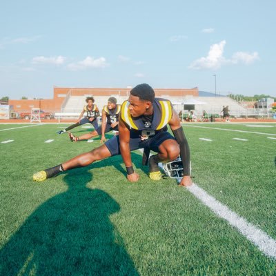 jerrion_dixon's profile picture. • 𝑐𝑙𝑎𝑠𝑠 𝑜𝑓 28 |WR/FS| 𝔼𝕒𝕘𝕝𝕖𝕤 𝕃𝕒𝕟𝕕𝕚𝕟𝕘 |5,9 |165 |Bench: 205| Squat: 315| JerrionDixon0707@outlook.com| B2C Athlete of The Year|404-632-0135