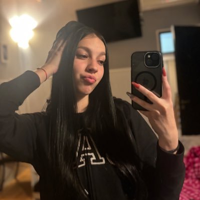 madiiisonmoon's profile picture. 18 | Florida ✨ I'd say I'm open minded ;) ↓ ig : madiiixonxoxo