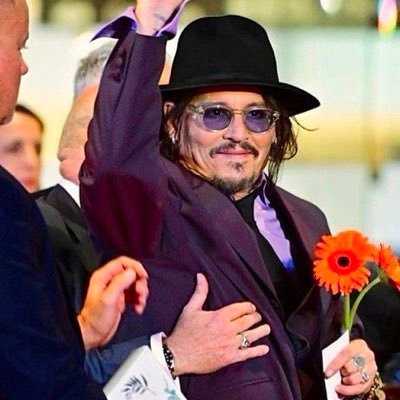 johnnydepp1398's profile picture. you are welcome to my private page and I promise to respond to you my lovely fans 🥰🥰🥰🎶
