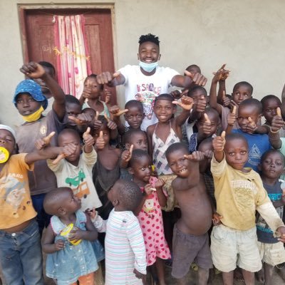 youth pastor caring for 50 poor and orphaned children join us to end poverty provide shelter,food,water,education God bless https://t.co/5QF70E40Yz