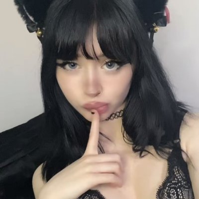 bunnyymiimii's profile picture. writing my own story 🖋