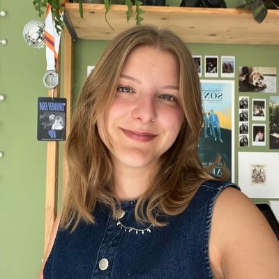 she/her • 25 • medical student • loves plants, formula 1, Italian food, vinyl, books and indie bands
