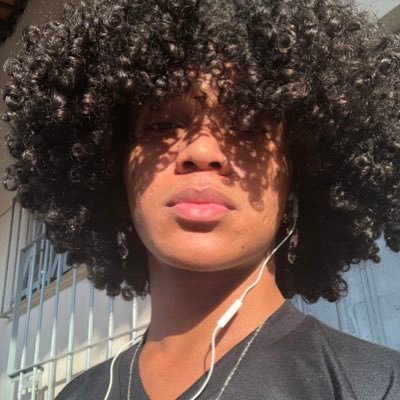 amonegamaluca's profile picture. eu, @BILLIEEILISH e @URIASSNAKE assistindo o mundo sombrio de sabrina https://t.co/0XZegigwvL