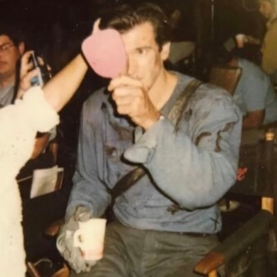 ~ horror enjoyer, ash williams apologist, laser floyd and guitar smashing enthusiast, lonely island loser, planet of the apes historian, vintage style rep ~