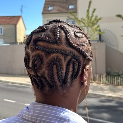 Juste une coiffeuse qui parle beaucoup 🤪 Femmes et enfants uniquement