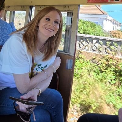 A natural redhead Lancashire lass, now living in London. Always happy to RT your photos!