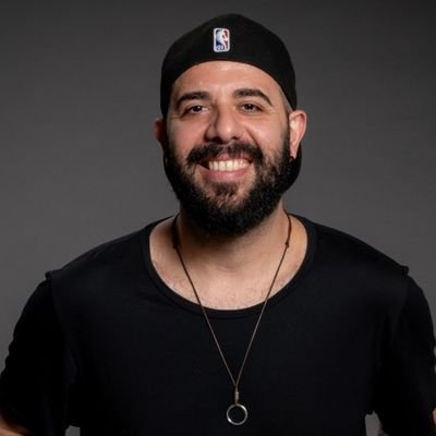 Thalles, Thallê ou Thalle
Músico - Baixista das bandas @varalestrela e @bandafranciscos.
Diretor e editor no programa #VaralResenha