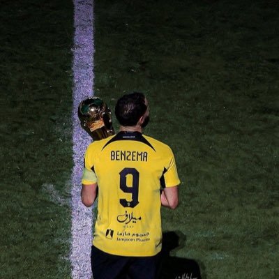 _ively's profile picture. هبد بلا فائدة ، أستغفرالله العظيم وأتوب إليه 🤍