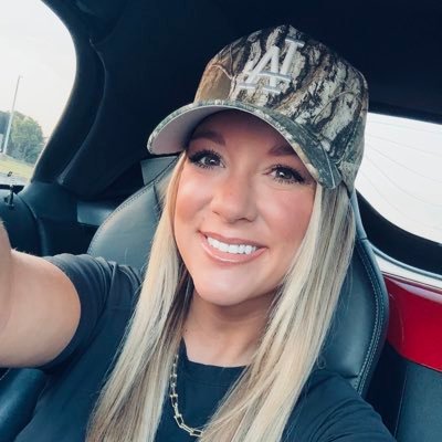 taylorreamoss's profile picture. I workout so that I can eat my weight in queso