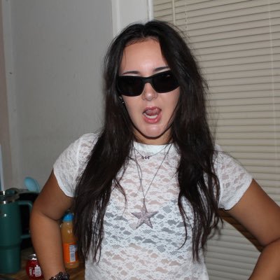 C0M3D0WN's profile picture. 